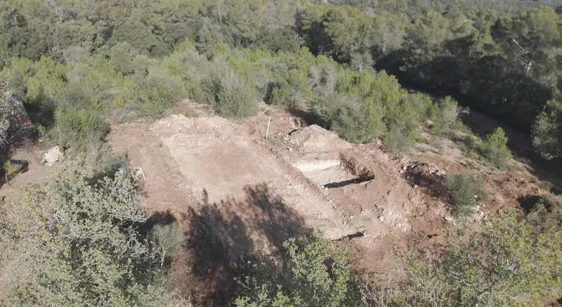 Rustic estate of 12,000 m² with legal agricultural building — photo 3