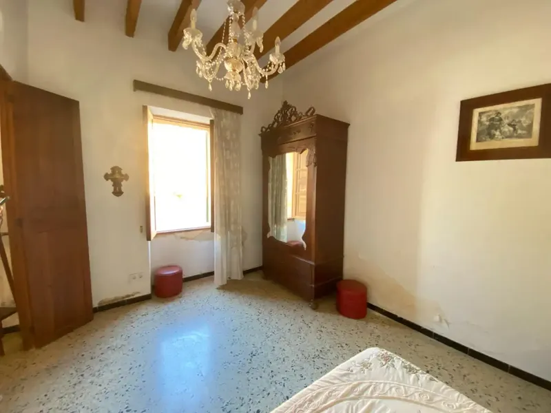 Unique Opportunity: Manor House of 375 m2 with Garage in Biniali. Luxury Potential for €749,000 — photo 12