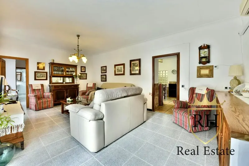 Discover this charming rustic house located in the Establiments area, an exclusive property that combines traditional character with all — photo 5