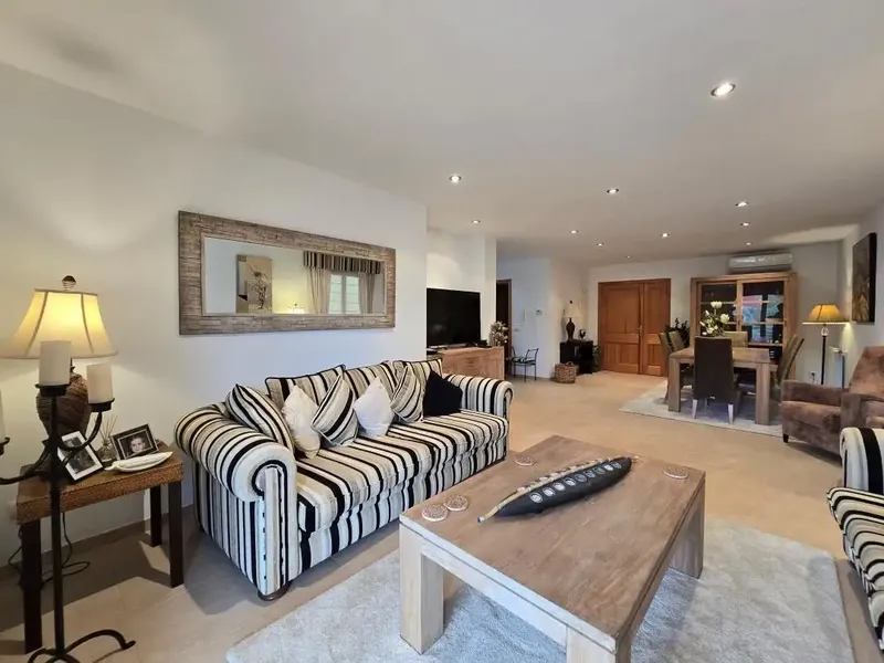 Magnificent villa for sale in Cala Sant Vicenç, located in a privileged area very close to the sea, ideal both as a main residence and — photo 2