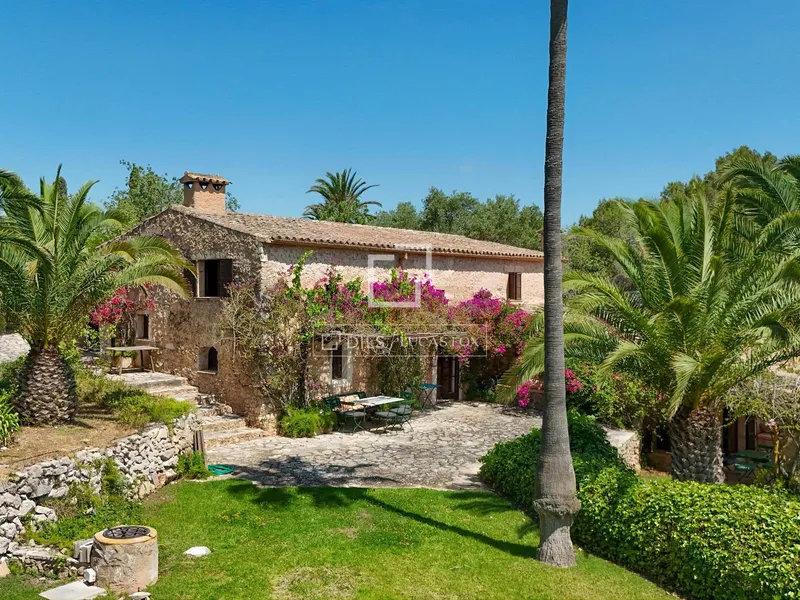 510m² country house with 206,000m² garden for sale in Manacor — photo 1