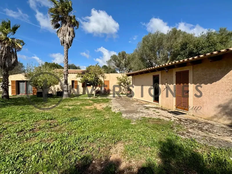 INVERSIONES GRUP REAL ESTATE BOUTIQUE presents this spectacular rustic finca on the outskirts of Felanitx, ideal for lovers of tranquility and nature, with the possibility of building a fully legal swimming pool. — photo 2