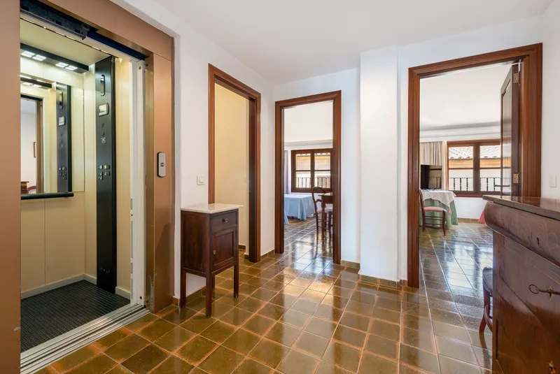 Magnificent village town house with patio and large garage located in the heart of Pollença, the old town — photo 10