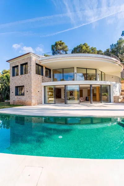 Contemporary villa in Santa Ponsa, architecture, privacy and Mediterranean lifestyle near the sea — photo 1