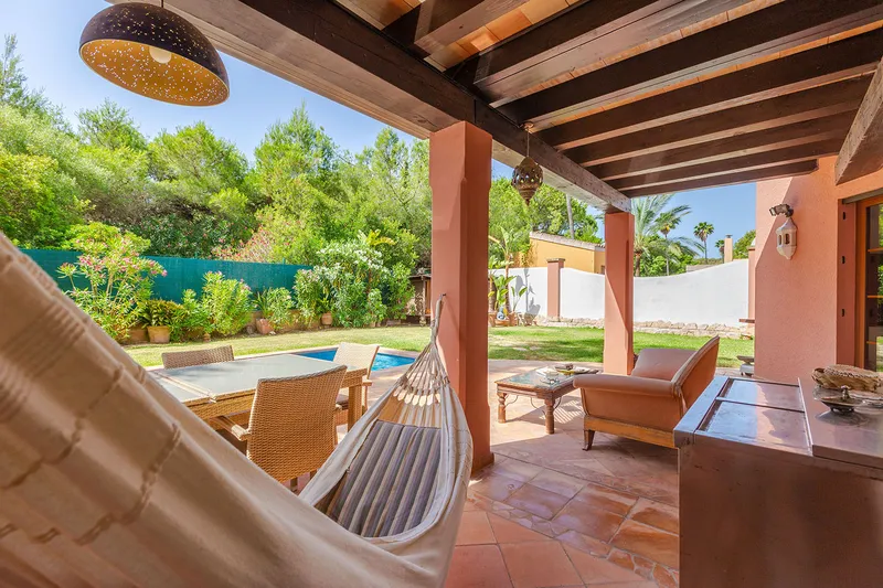 Sunny chalet with private pool in exclusive golf residence — photo 6