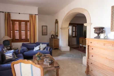 Large Manor House — photo 1