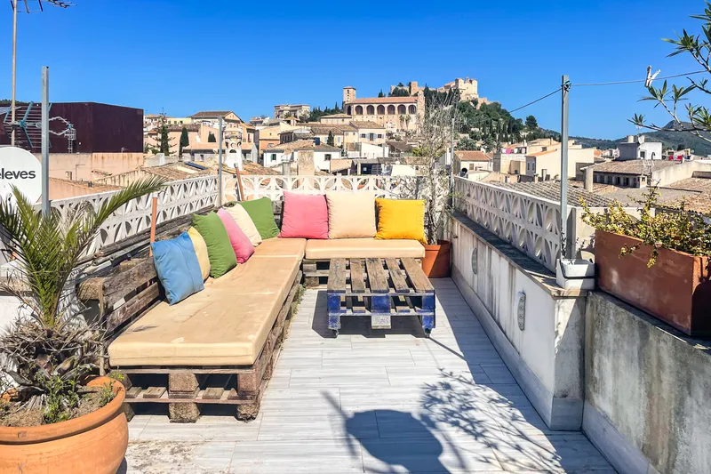 Townhouse with 3 bedrooms, patio, balcony and roof terrace with view of Sant Salvador — photo 1