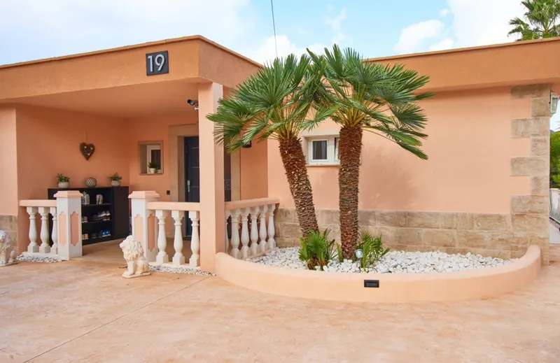 Villa with three separate apartments in Paguera — photo 5