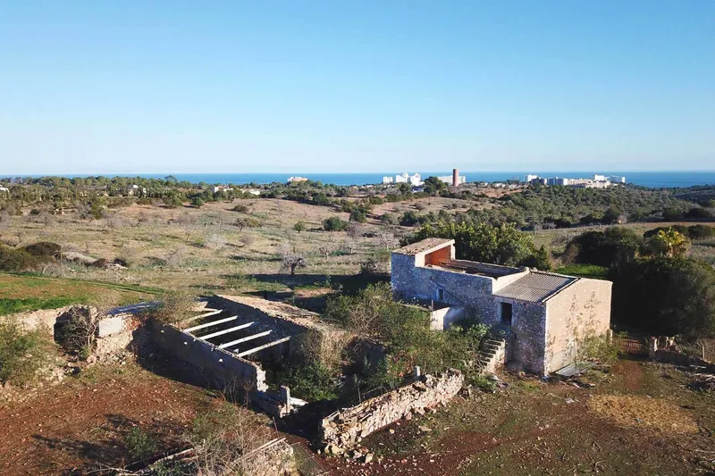 V582 – Renovation-required finca with sea views near Cala Murada — photo 2