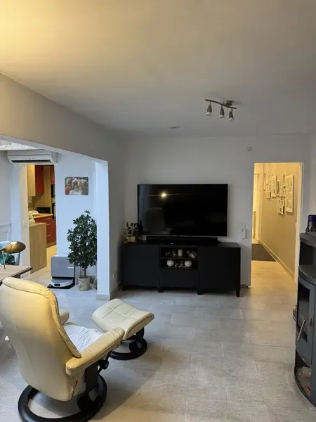 Spectacular 157 m² home fully renovated and ready to move into, distributed over two floors, with spacious areas, terrace — photo 9