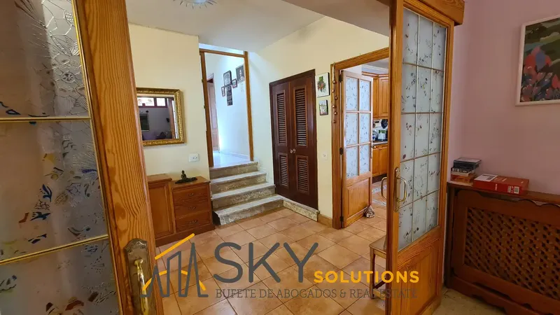 Sky Solutions sells exclusive detached house with 25 m2 pool, just 100 meters from the beach, in Playa de Palma. Enjoy a — photo 9