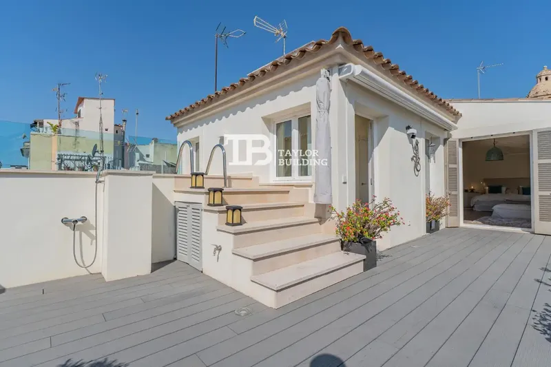 Taylor Building Real Estate presents an extraordinary property combining the historic essence of Palma de Mallorca's old town — photo 1