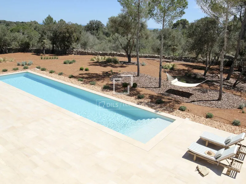 412m² house / villa with 24,588m² garden for sale in Santanyí — photo 2