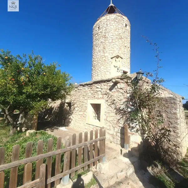 IKV 00346-1. Rustic estate located in the charming town of Binissalem, in the heart of the island of Mallorca, this unique property offers — photo 1