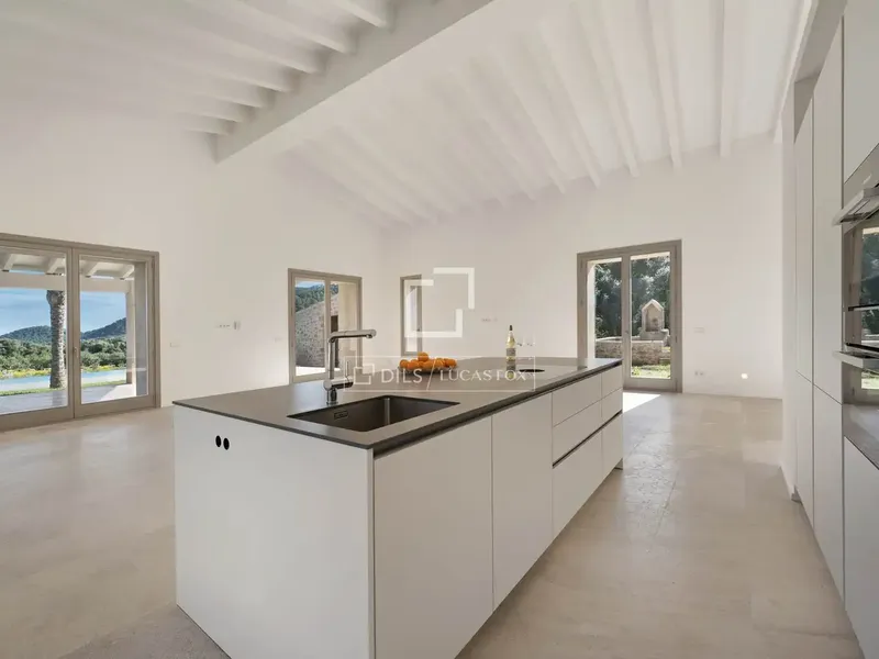 Lucas Fox presents this beautiful finca with traditional and minimalist architecture and the latest technology a short distance from the golf course — photo 6