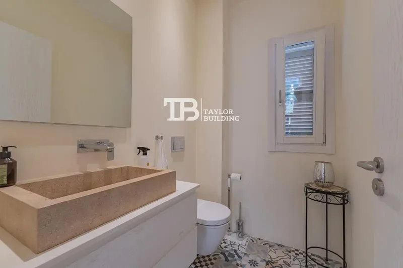 Taylor Building Real Estate presents an extraordinary property combining the historic essence of Palma de Mallorca's old town — photo 12
