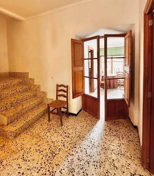 Village house to renovate in south-east orientation — photo 3