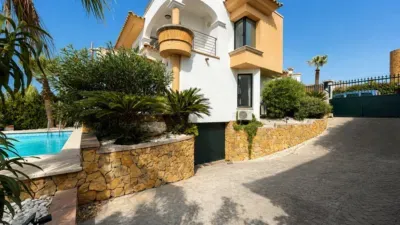 House on Carrer de Santa Maria, no. No Information — photo 3