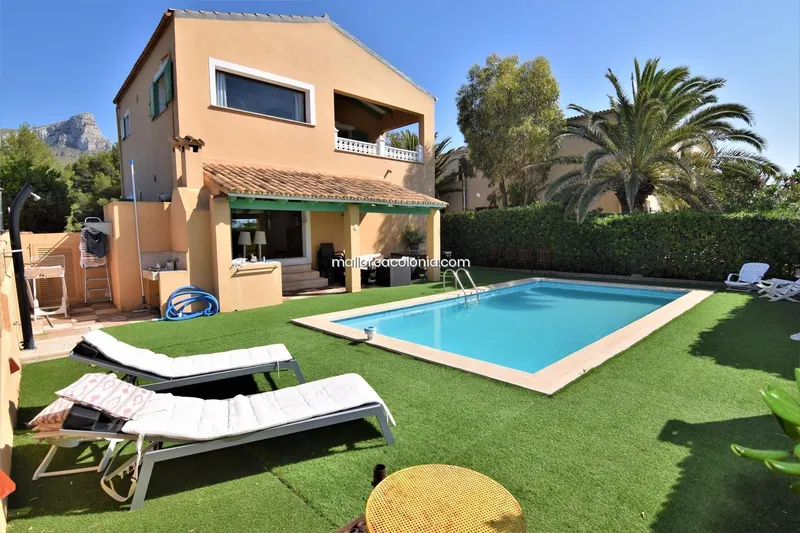 House / Chalet in Colònia de... — photo 1