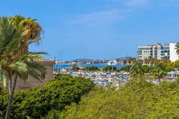 Light apartment with a view of the harbor in an attractive corner location — photo 1