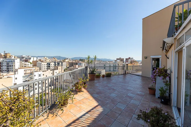 Exclusive Penthouse with Large Panoramic Terrace Near Palma Center — photo 1