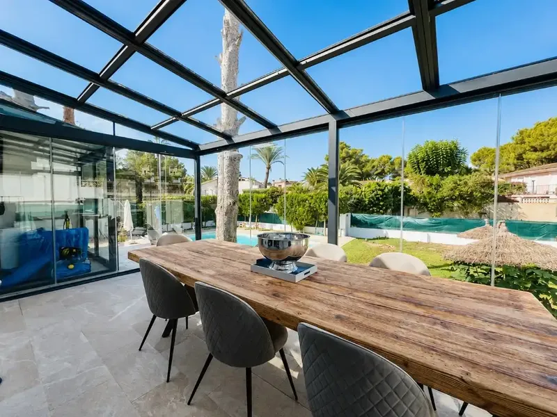 Located in Costa de la Calma, in the southwest of Mallorca, this beautiful renovated villa combines privacy, generous outdoor spaces and a — photo 9