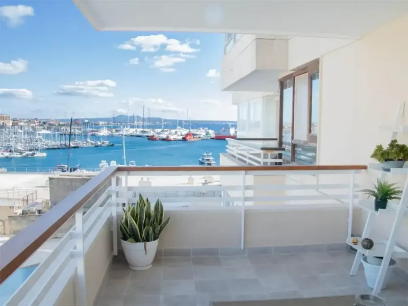 EXCLUSIVA Vivienda totalmente reformada de 156m2 mas 47 de terrazas y vistas al mar en Son Armadams a. Este magnifico piso cuenta con 3 habi — photo 1