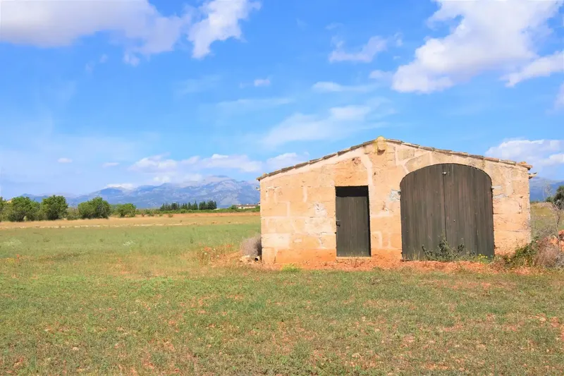 Rustic finca with wonderful views of the Serra de Tramuntana in the municipality of Llubí — photo 1