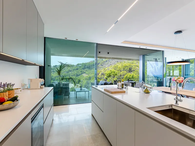 New build penthouse with sea view in Peguera — photo 5