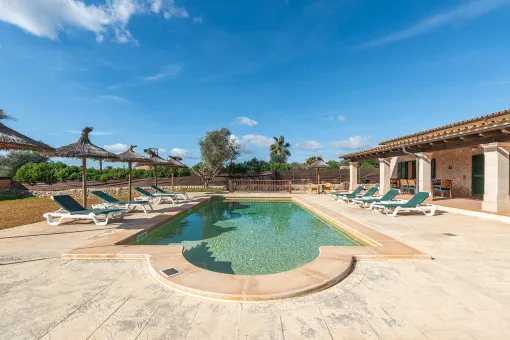 Santanyi: Inviting natural stone finca with pool and holiday rental license on the outskirts of Santanyi — photo 2