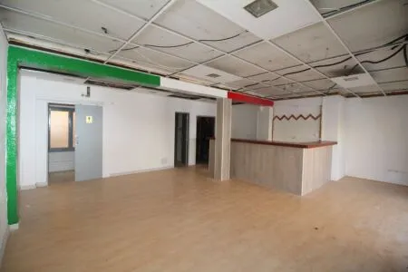 Business Premise - Palma de Mallorca (S'Arenal), Built Surface 75 m², 2 Toilets — photo 2