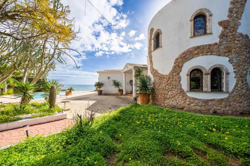 Villa on the front line in Cala Pi with infinite views of the Mediterranean – Absolute privacy 1 minute from the beach — photo 3