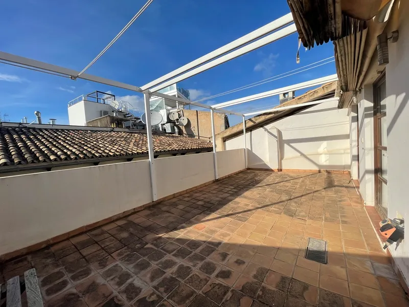 Building for sale, shop plus three storeys, 573 m², La Lonja, Palma Old Town. It has a tourist licence. — photo 1