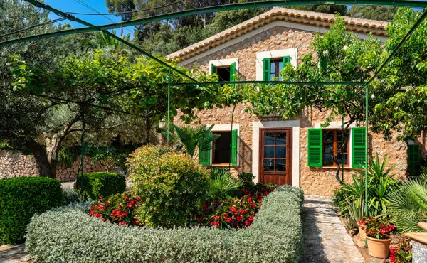 Spectacular finca with pool and guest houses in Sóller — photo 1