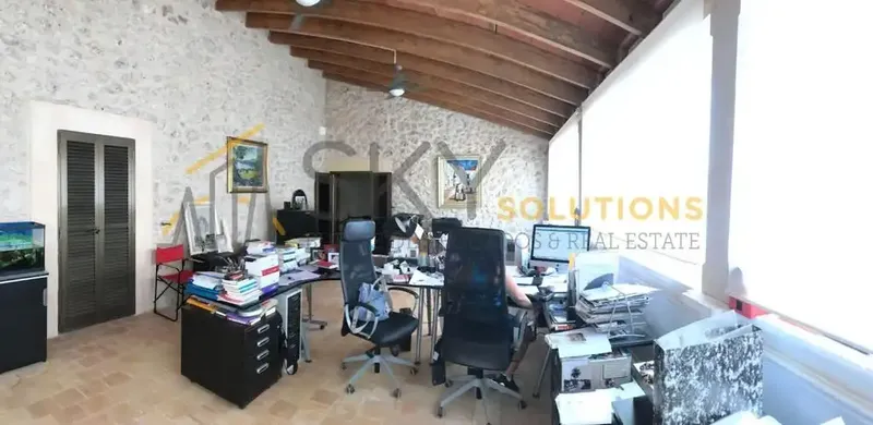 Rustic Farmhouse with Mallorcan Charm and Great Potential in Lloret de Vistalegre — photo 12