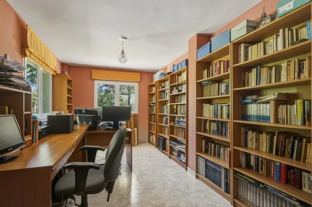 Large detached house with garden for sale in Portals Nous, southwest Mallorca — photo 11
