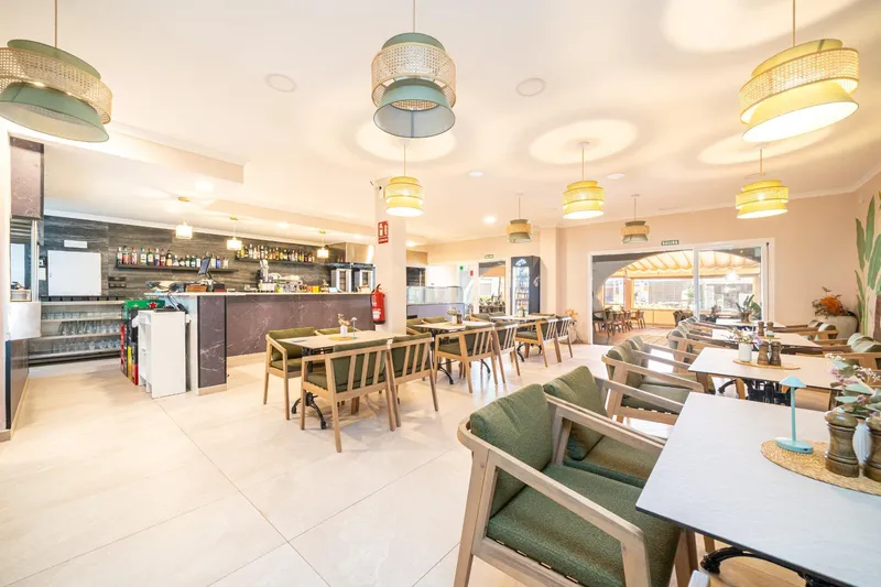 Transfer of renovated restaurant with license, extractor hood and terrace in Magaluf, Calvià — photo 6