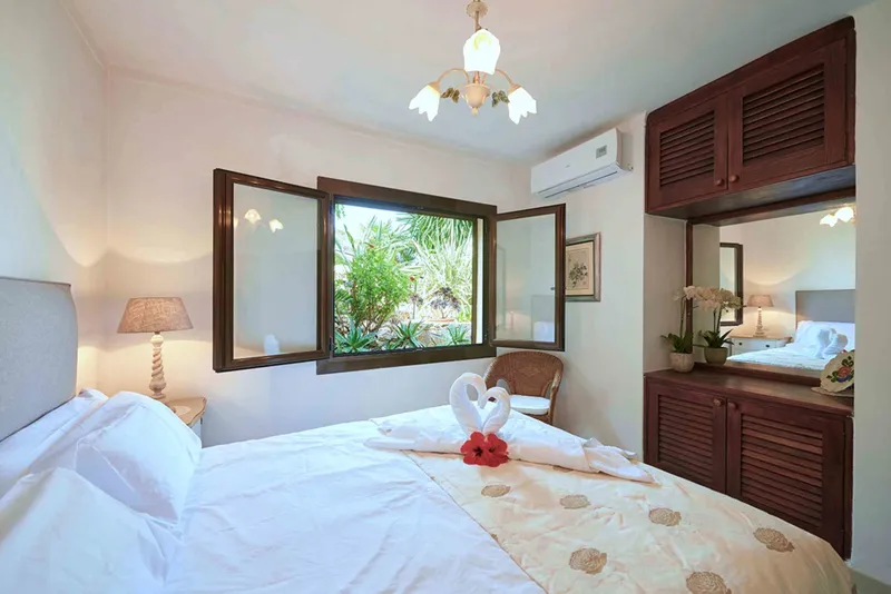 Sea view villa for sale with two apartments Puerto Andratx in Port… — photo 12