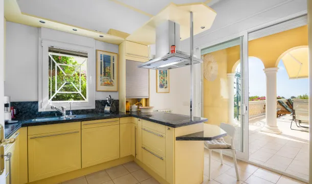 Mediterranean villa with sea views in Bendinat — photo 9
