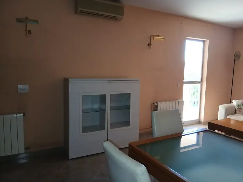 Particular vende 4º piso con ascensor de 110m2 completamente amueblado y equipado. — photo 4