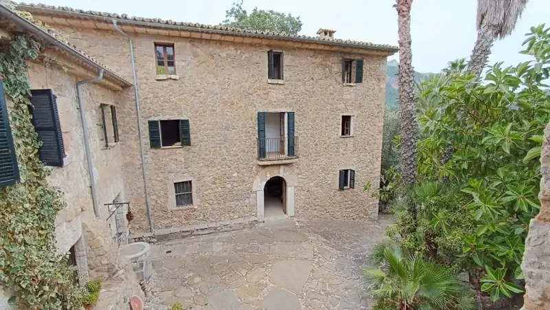 Impressive and very rare rural property with 12 bedrooms and own oil mill for sale in Estellencs — photo 5