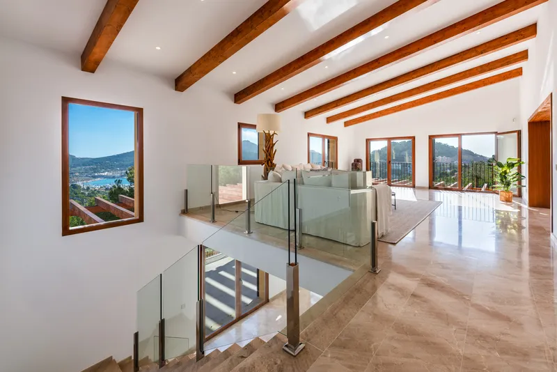 Unique estate with harbour views — photo 12