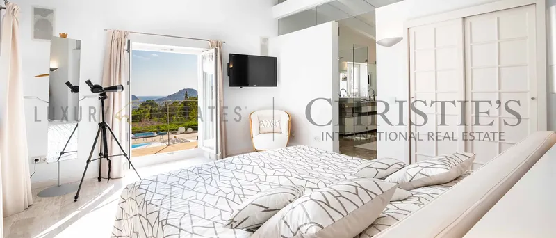 Modern Mediterranean finca near Port Andratx in the southwest of Mallorca with sea views and guest houses — photo 9