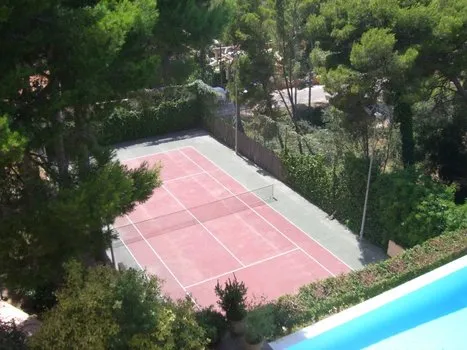 Villa with tennis court — photo 5