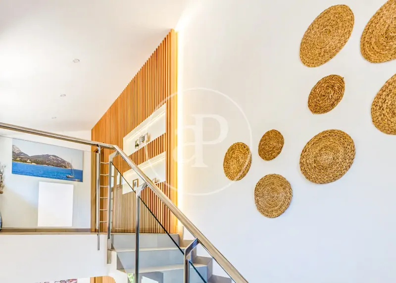 This 470 m² beachfront house in Puerto de Alcudia is a wonderful place to enjoy relaxing holidays by the sea — photo 6