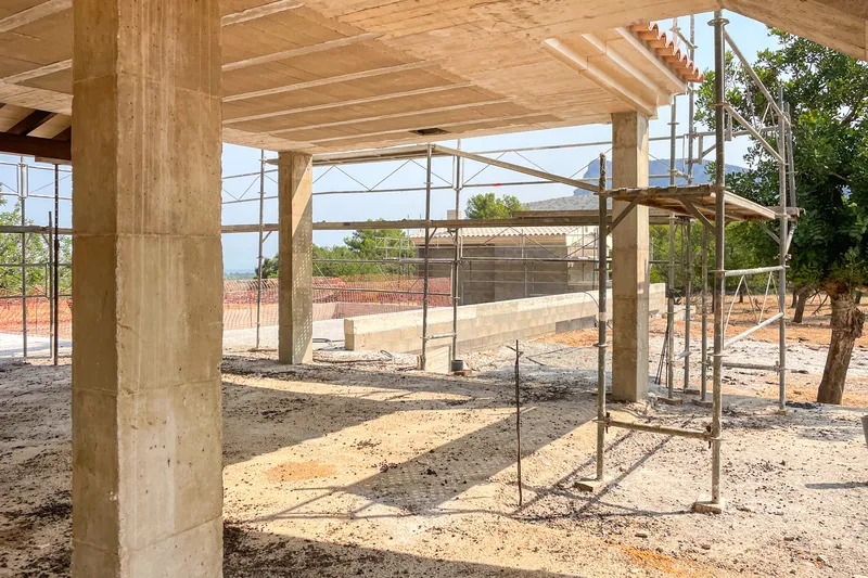Spacious plot with shell construction in idyllic hill landscape — photo 4