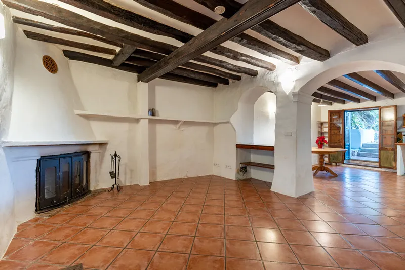 Charming Traditional Townhouse with Private Pool and Scenic Outdoor Spaces in Alaro — photo 2