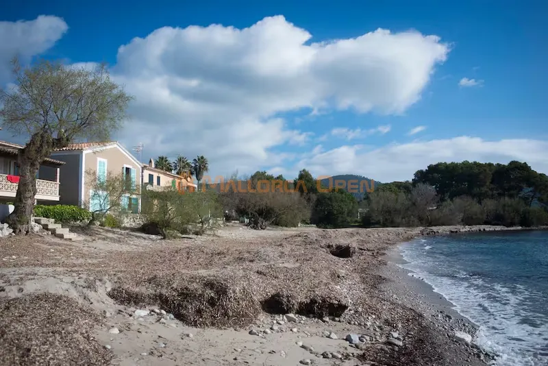 Beachfront house in Cala Bona — photo 10