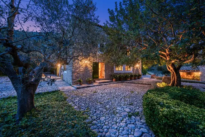 Spectacular mansion in the Tramuntana mountain range accessed via a private road — photo 4