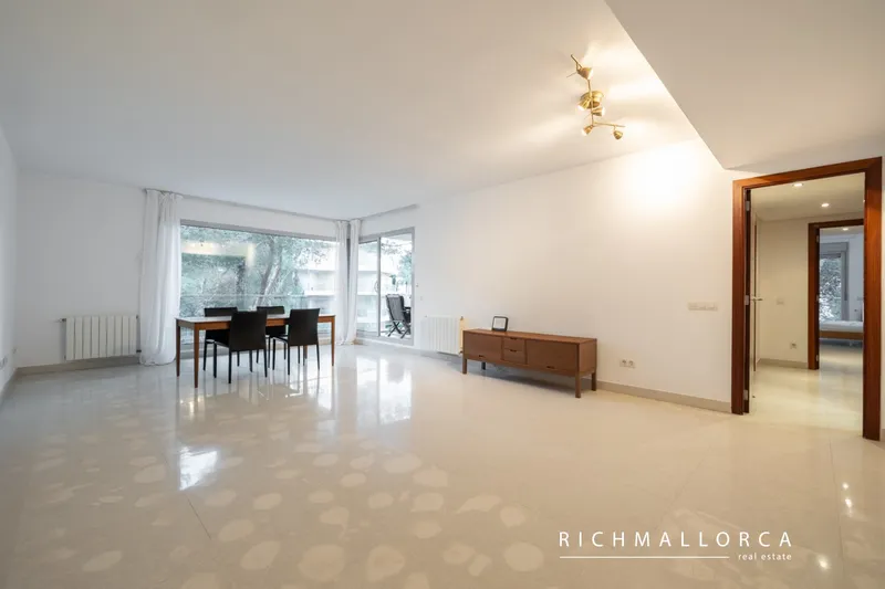 Spacious flat in a modern community with swimming pools and paddle tennis courts — photo 7